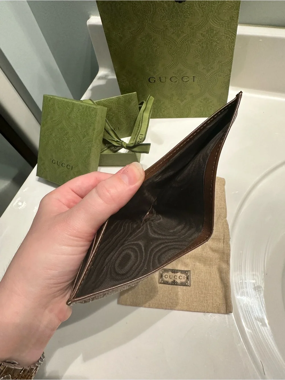 Gucci GG Supreme Bifold Wallet — Men’s — Beige/Brown